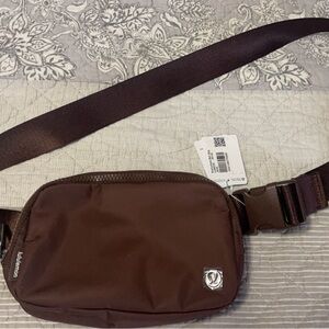 Lululemon everywhere belt bag in Java